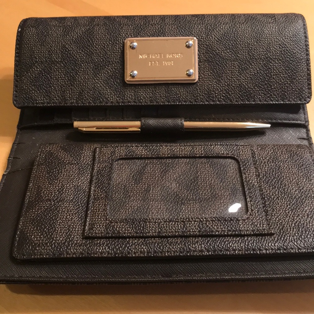 Micheal Kors initial wallet/checkbook